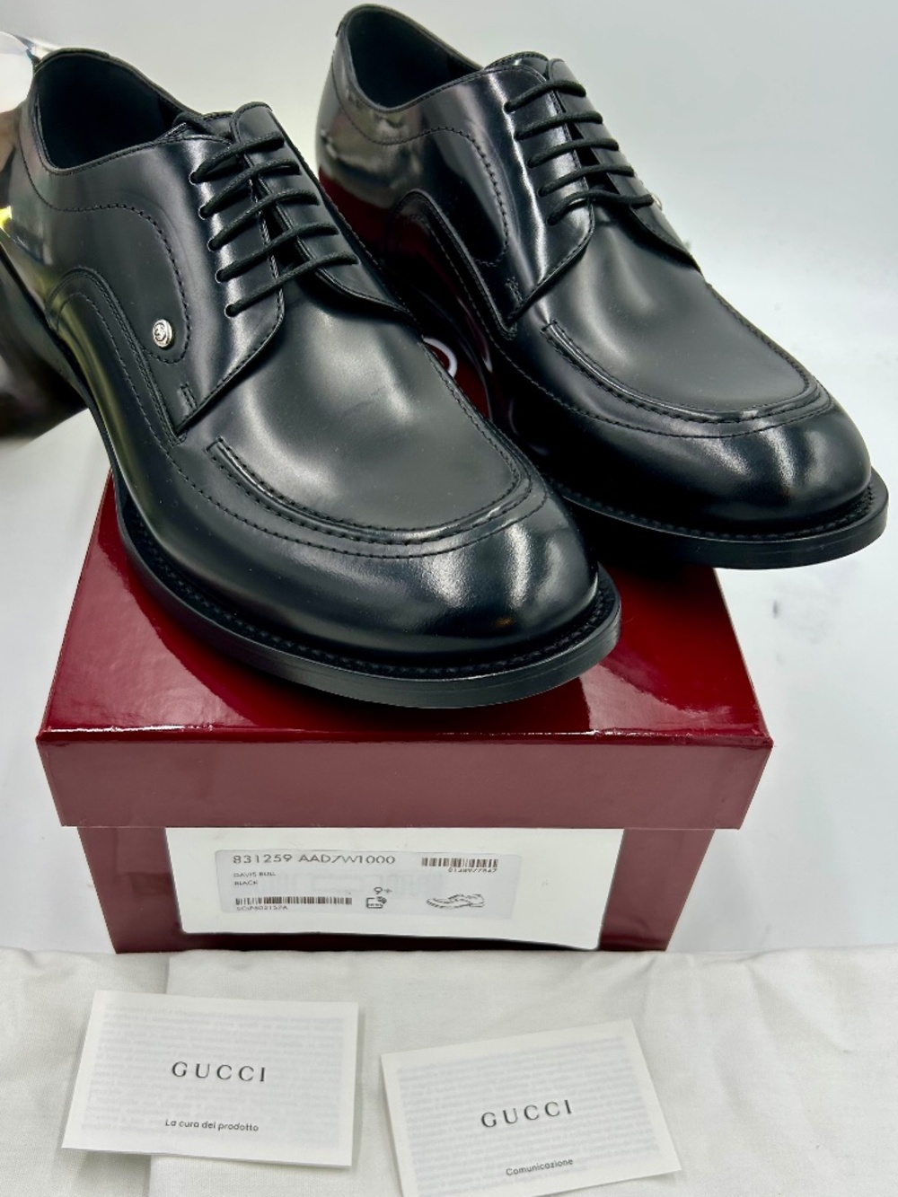 ***************Men’s Gucci Jasper Leather Derby Shoes.  Size 9.5/fits 10 US.